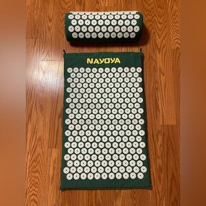 Nayoya Back and Neck Pain Relief Acupressure Mat and Pillow Set